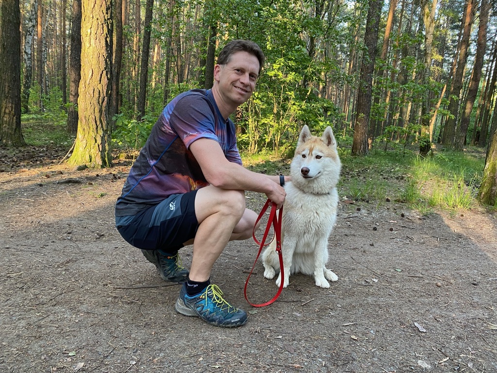 I když zvolíte svižné tempo, díky vysoké prodyšnosti materiálu budete stále v pohodlí