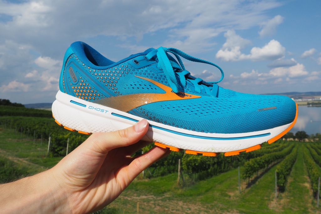 Brooks Ghost 14 man je lehká a velikost US 10,5 váží jen 302 g