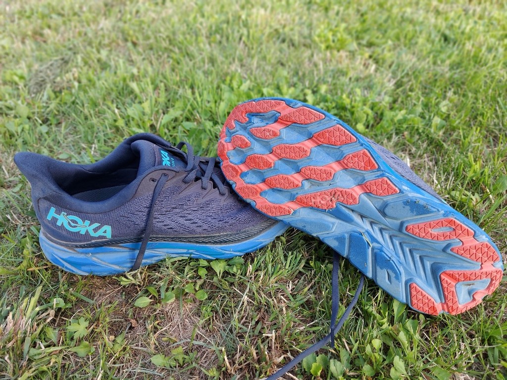 Hoka Clifton 8 - Tužší přední část podešve napomáhá lepší dynamice