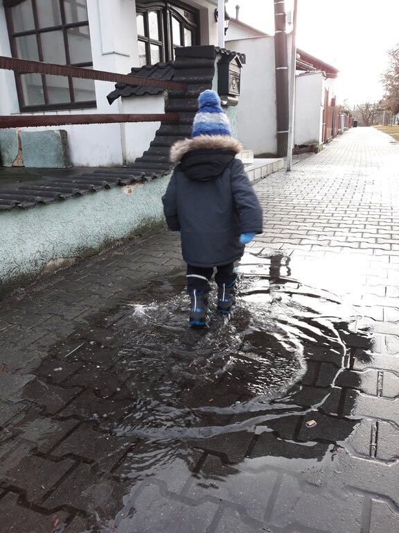 KEEN Redwood mají voděodolnou membránu, projít louží není žádný problém