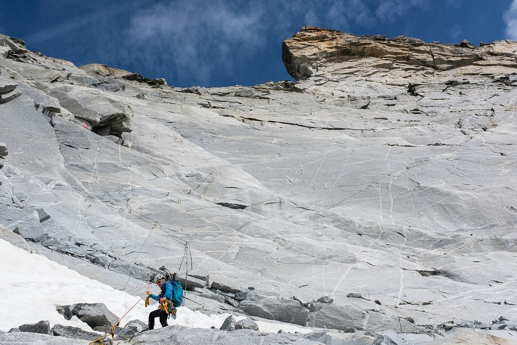 S překonáním této hrůzostrašné stěny vám naštěstí pomůže krátká via ferrata