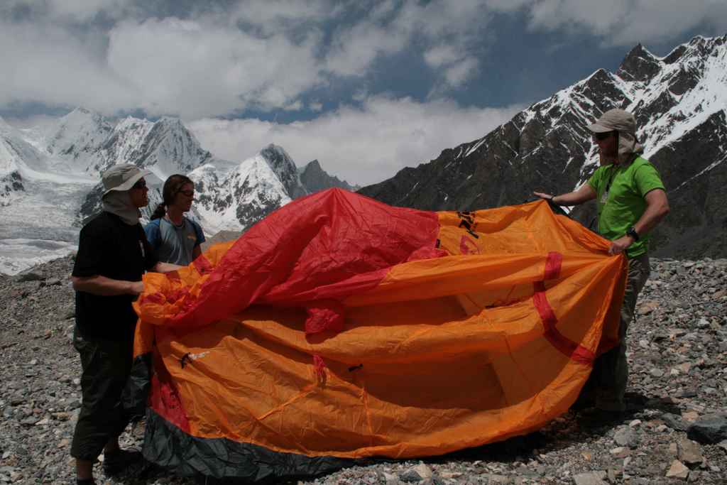 Expedice Gasherbrum I - kontrola stanů Hannah před výstupem