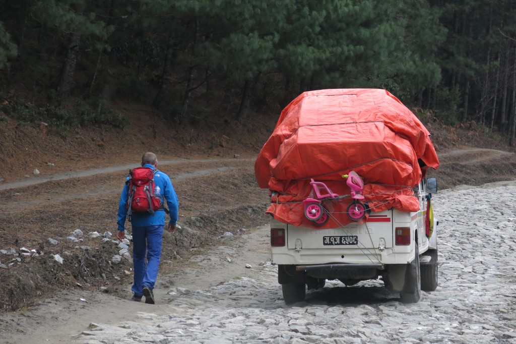 Na Annapurna trek kousek po silnici a pak můžeme vychutnávat