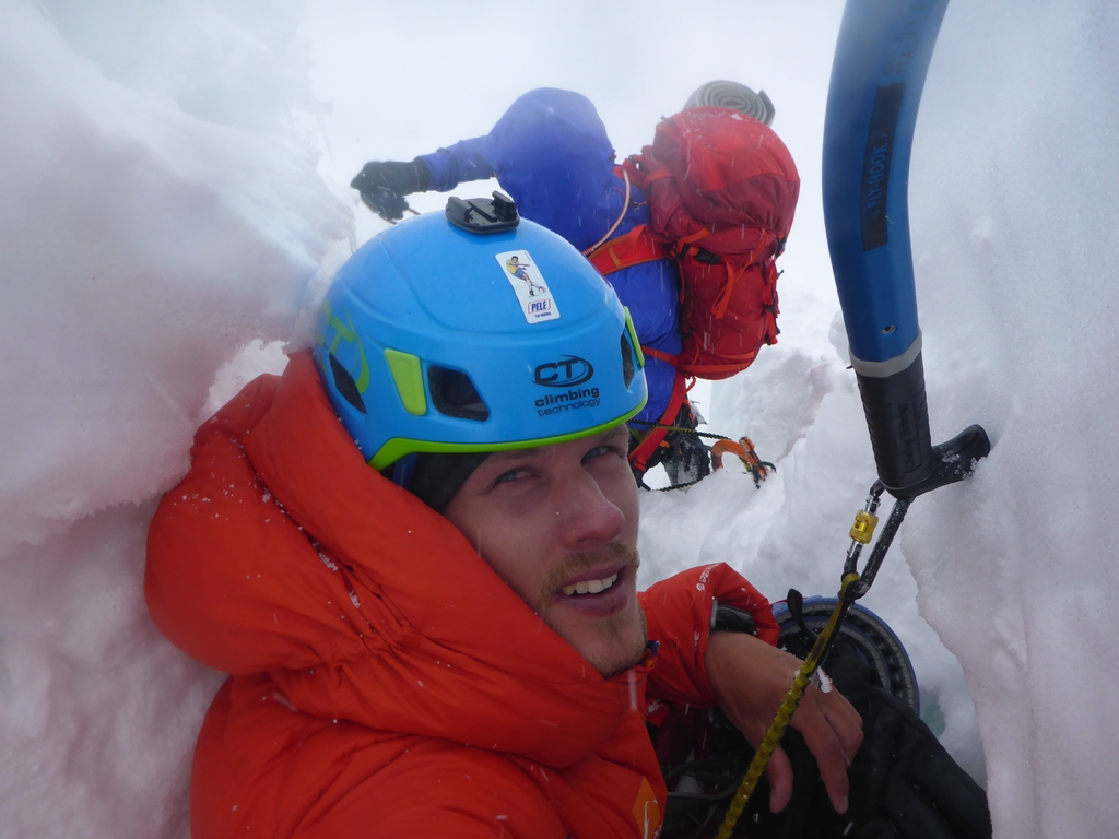 Taky materiál, po kterém jsme lezli, byl trochu jiný, než jsme čekali, ale v tom nás zase podržely cepíny od Climbing Technology - Fly Hook.