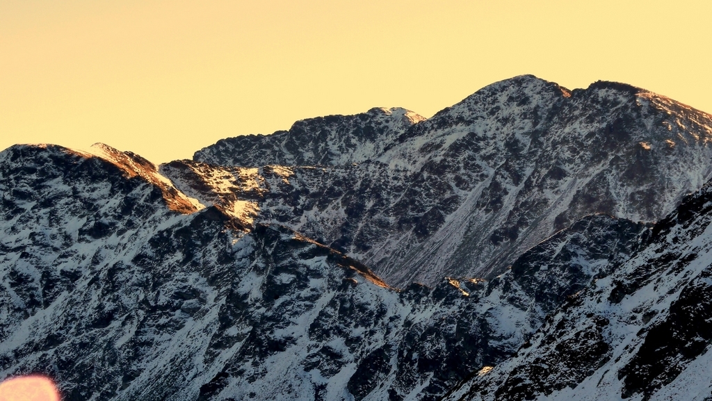 hřeben od Baníkova, pres Pacholu, Skriniarky až ke Spálené a dál. Foceno ze Salatína (2047m)