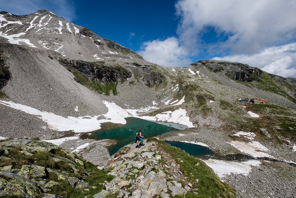 Malebné pleso Friesenbergsee a vrchol Hoher Riffler