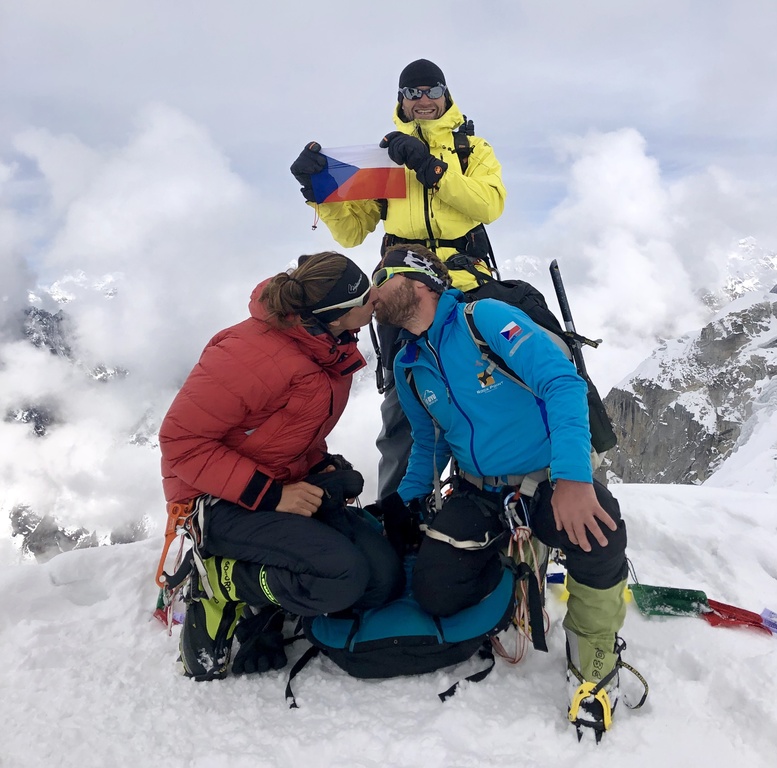 Honza Trávníček s Miri Jirkovou na vrcholu jedné z nejkrásnějších hor - Ama Dablam