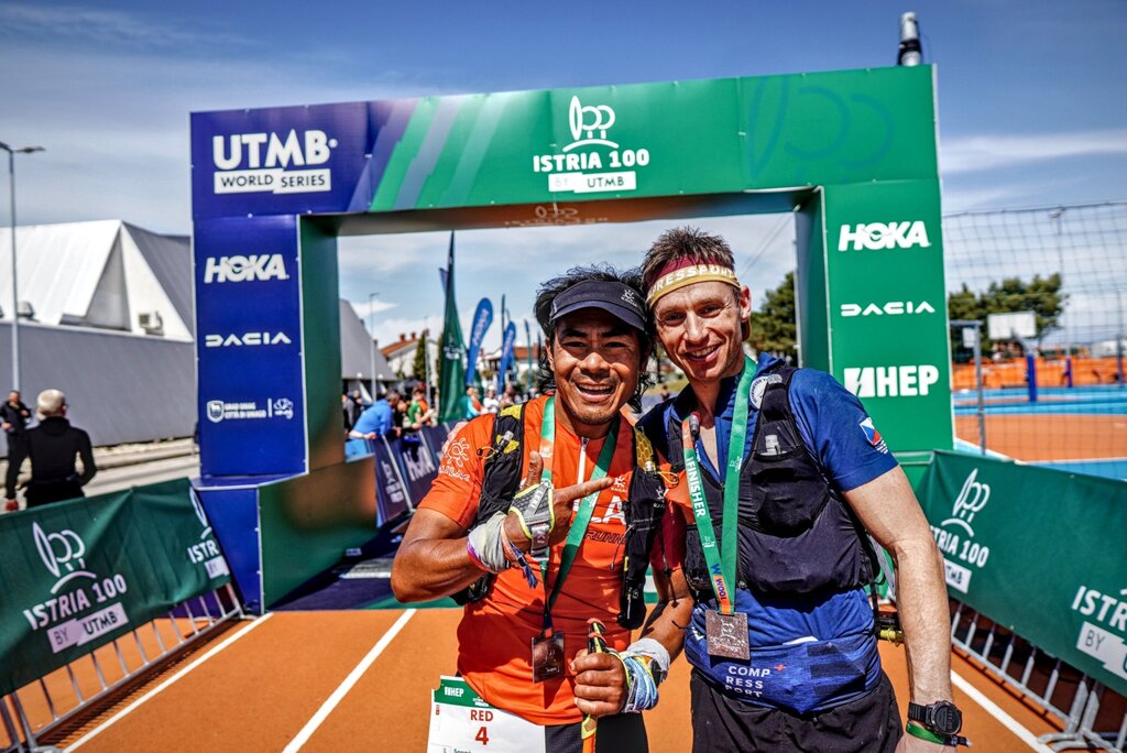 Závěrečné foto v cíli běžeckého závodu Istria 100 by UTMB