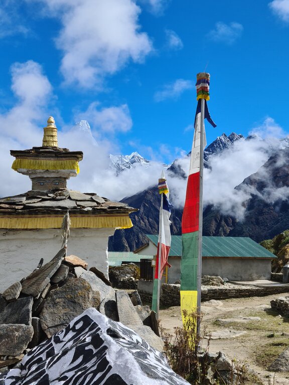 Ama Dablam je krásně a dlouhou dobu vidět již z Everest treku