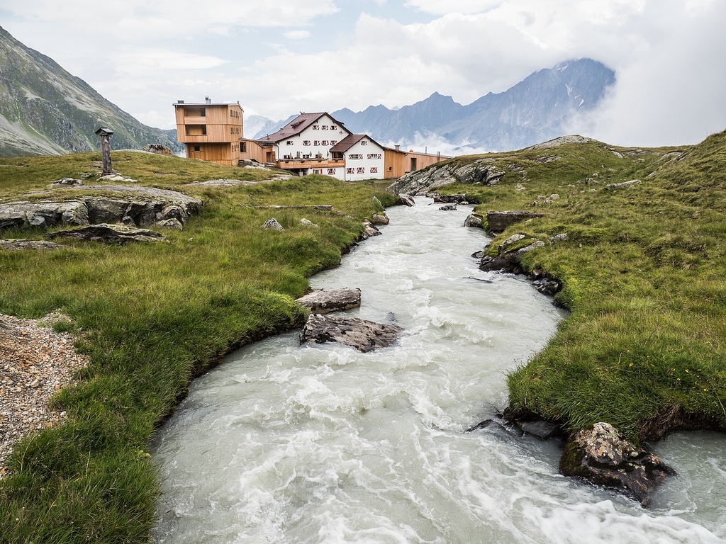 Den třetí, Neue Regensburger Hütte