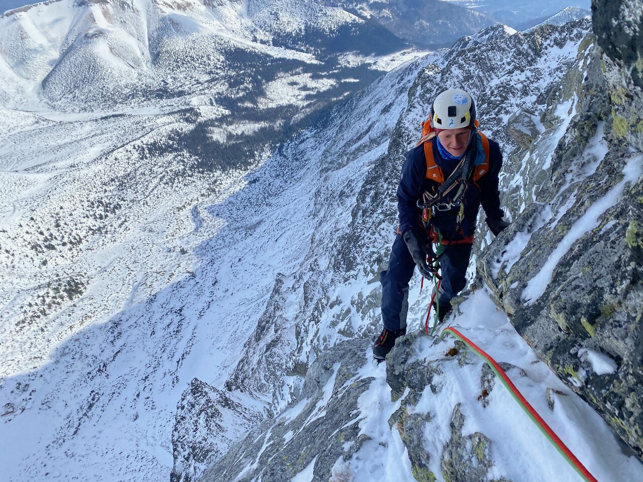 Výstup na vrchol Malého Kežmarského štítu (2 514 m) - Poslední metry ve stinném severu