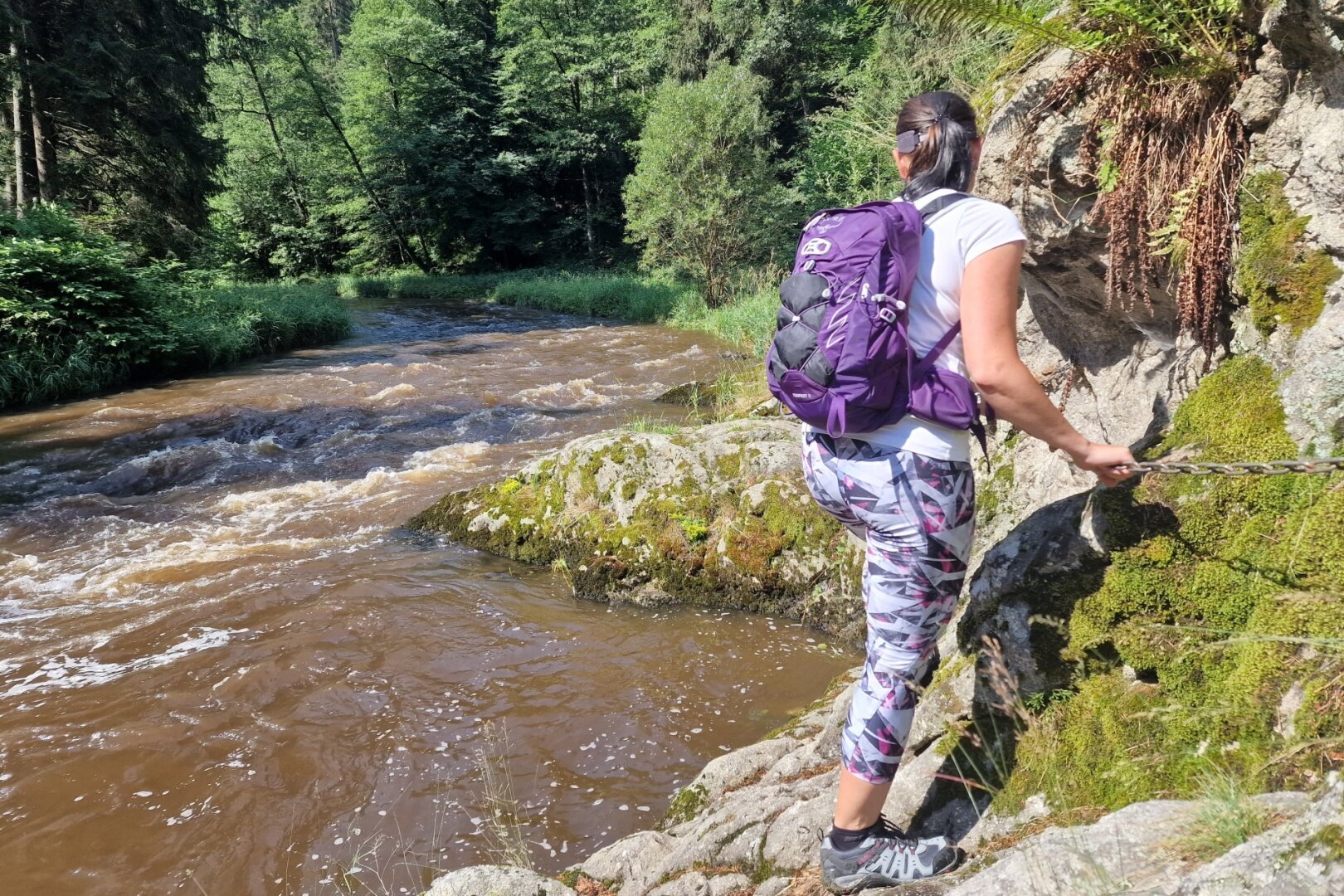 Prodyšný a dobře padnoucí zádový panel a šikovně řešené popruhy pohodlně usadí batoh na zádech