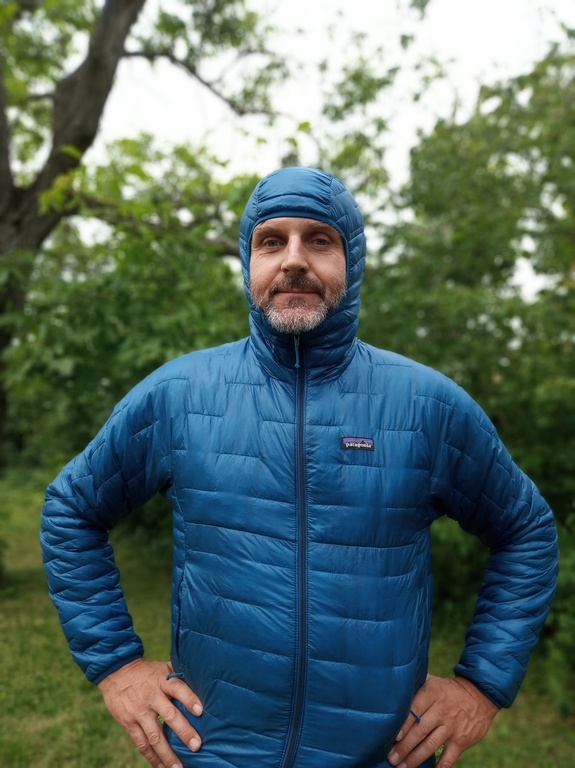 skvěle obepínající kapuca u bundy Patagonia Micro Puff Hoody man