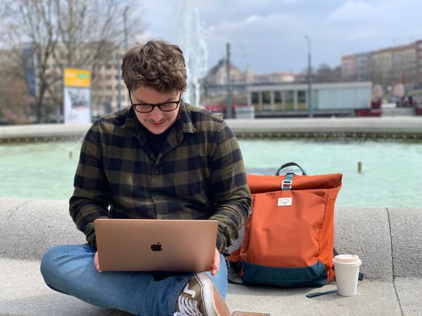 Do batohu pohodlně vložíte až 15 notebook, takže s 13 Macbook Air to máte na pohodu... 