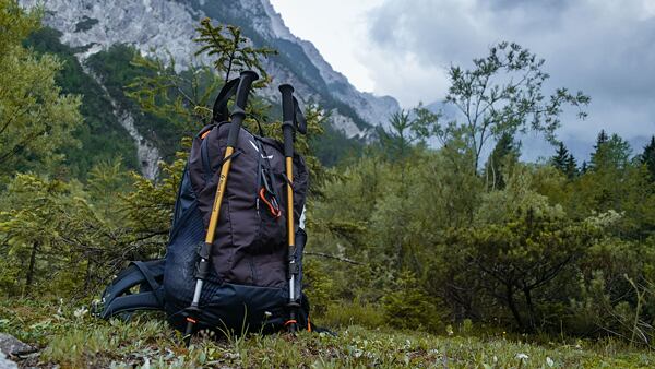 Plně naložený batoh Salewa MTN Trainer 25 a připravený na Triglav