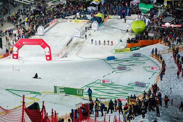 Start sprintu kategorie žen na SP ve skialpinismu v rakouském Schladmingu