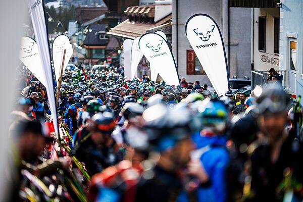 Pohled na koridor startovního pole SellaRonda Skimarathon