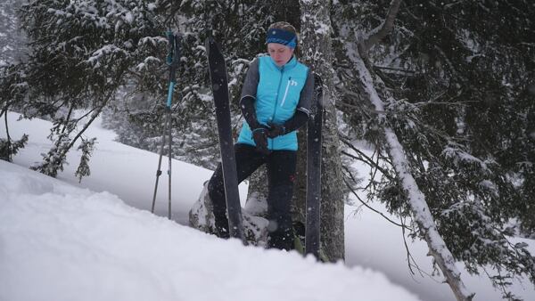 Set Hannah Meda HZ a vesta Nava je šitý přímo „na tělo“, zohledňuje potřeby skialpinistů