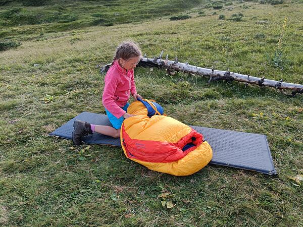 Spací pytel Marmot Kids Trestles Elite Eco 30 Kids - rychle se naplní díky izolaci HL-ElixRTM Eco Micro