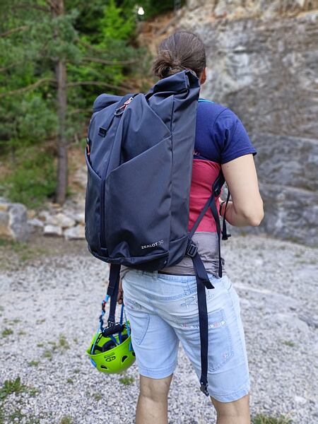 Osprey Zealot 30 l je ideální společník na lezecké a boulder výpravy