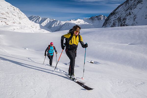 Kalhoty na skialp musí být pohodlné a větruodolné ať jste v Alpách nebo na českých kopcích