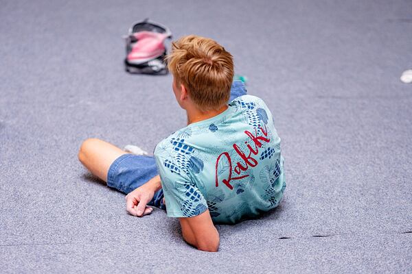 U indoor boulder stěny jsou celoplošné matrace pro tlumení pádů