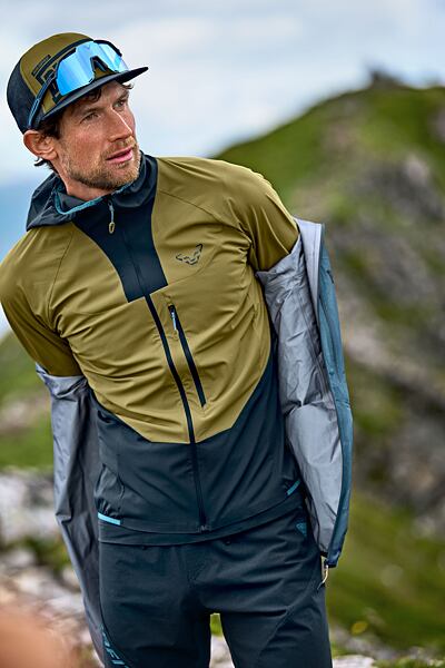 Pod Hardshell bundu můžete vzít pohodlný měkký softshell