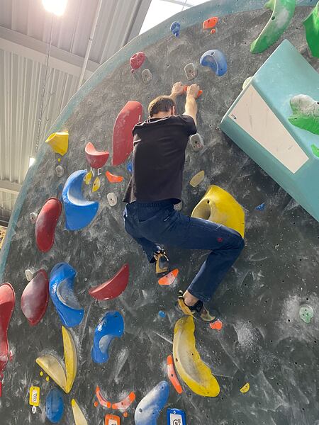 Rafiki Torre - pohodlné lezecké džíny na boulderové stěně