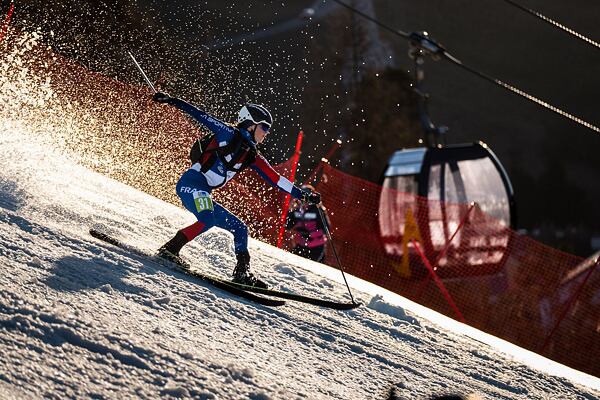 Francouzska Perrine Gindre během Světového poháru ve skialpinismu ve sprintu