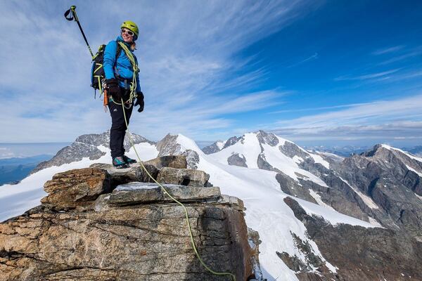 Na hřebeni Piz Palü s výhledem na Piz Bernina