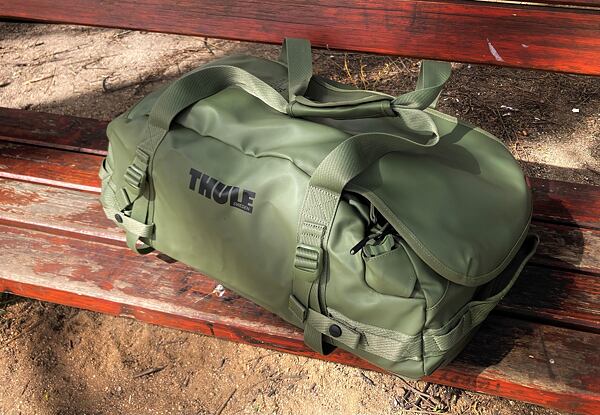 Cestovní taška Thule Chasm 40 l Duffel bag - ze 100% recyklovaného vodoodpudivého materiálu